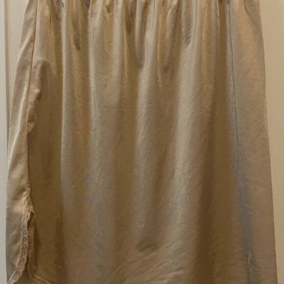 Vanity Fair Single Slit Half Slip size S Beige - Picture 1 of 3